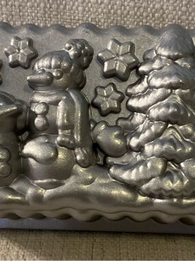 Nordic Ware Metallic Silver Winter Loaf Pan